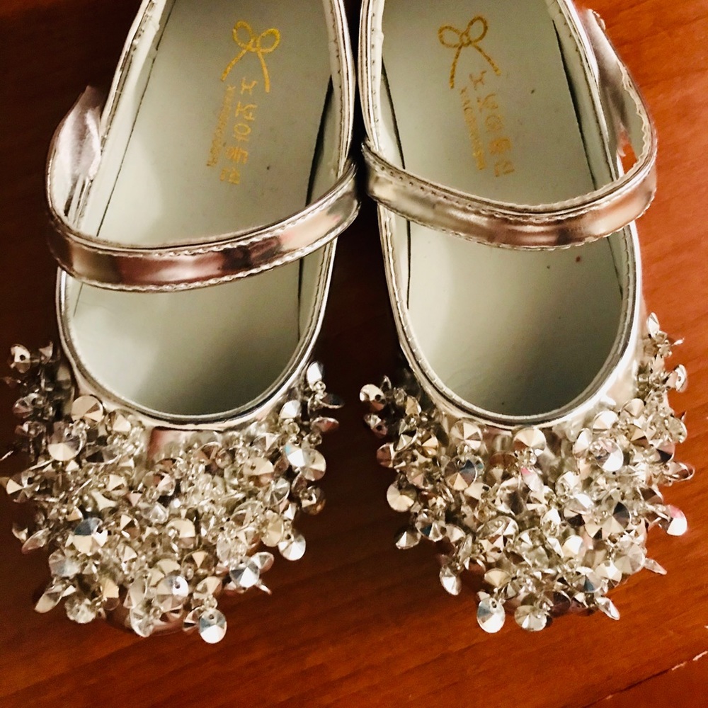 Silver, sparkle metallic flats.